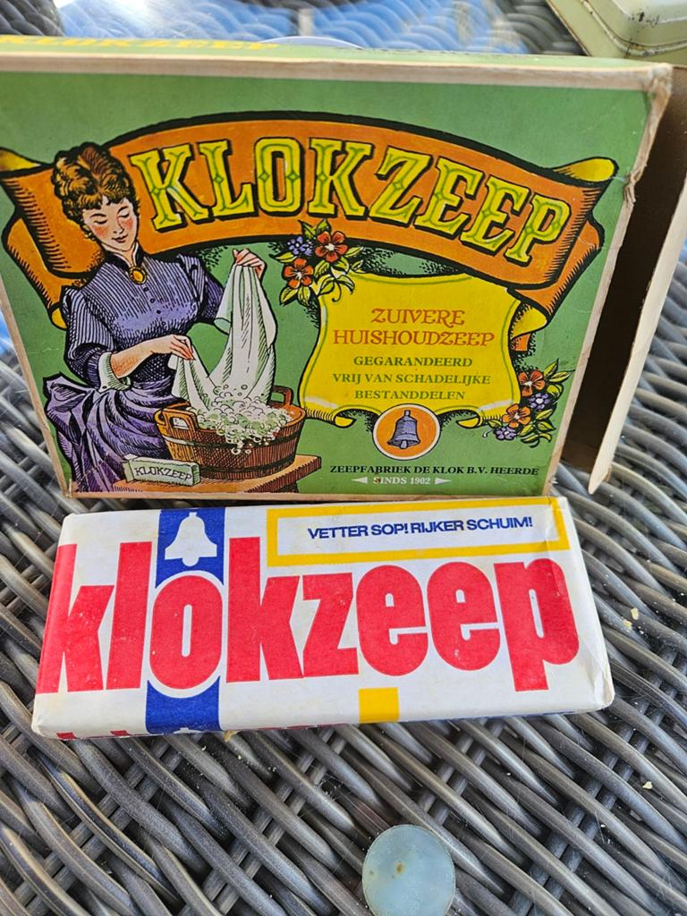Te koop klok zeep, Ophalen