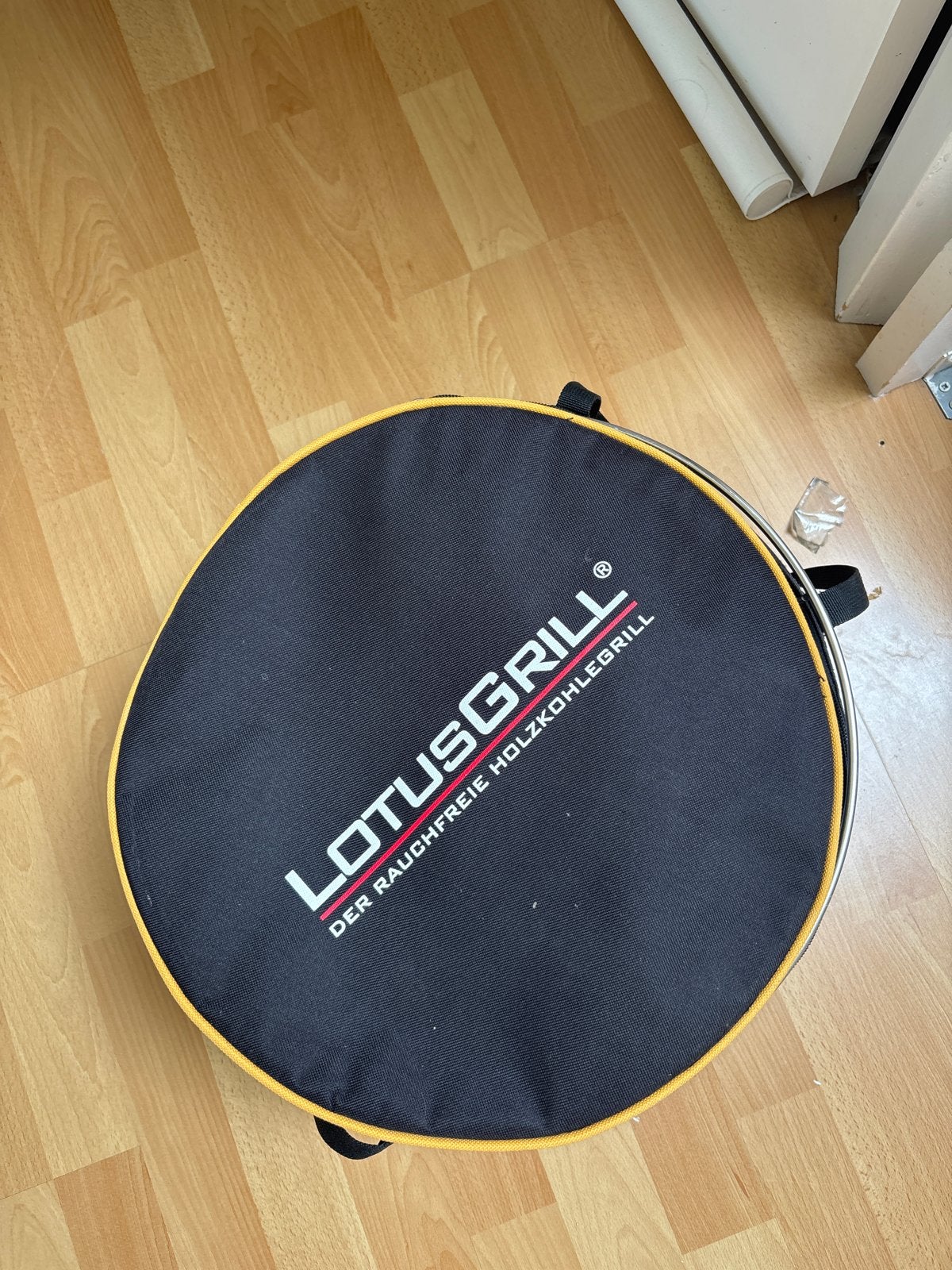 LotusGrill Houtskoolbarbecue - Draagbaar en Rookvrij, Ophalen, Gebruikt, Met accessoires