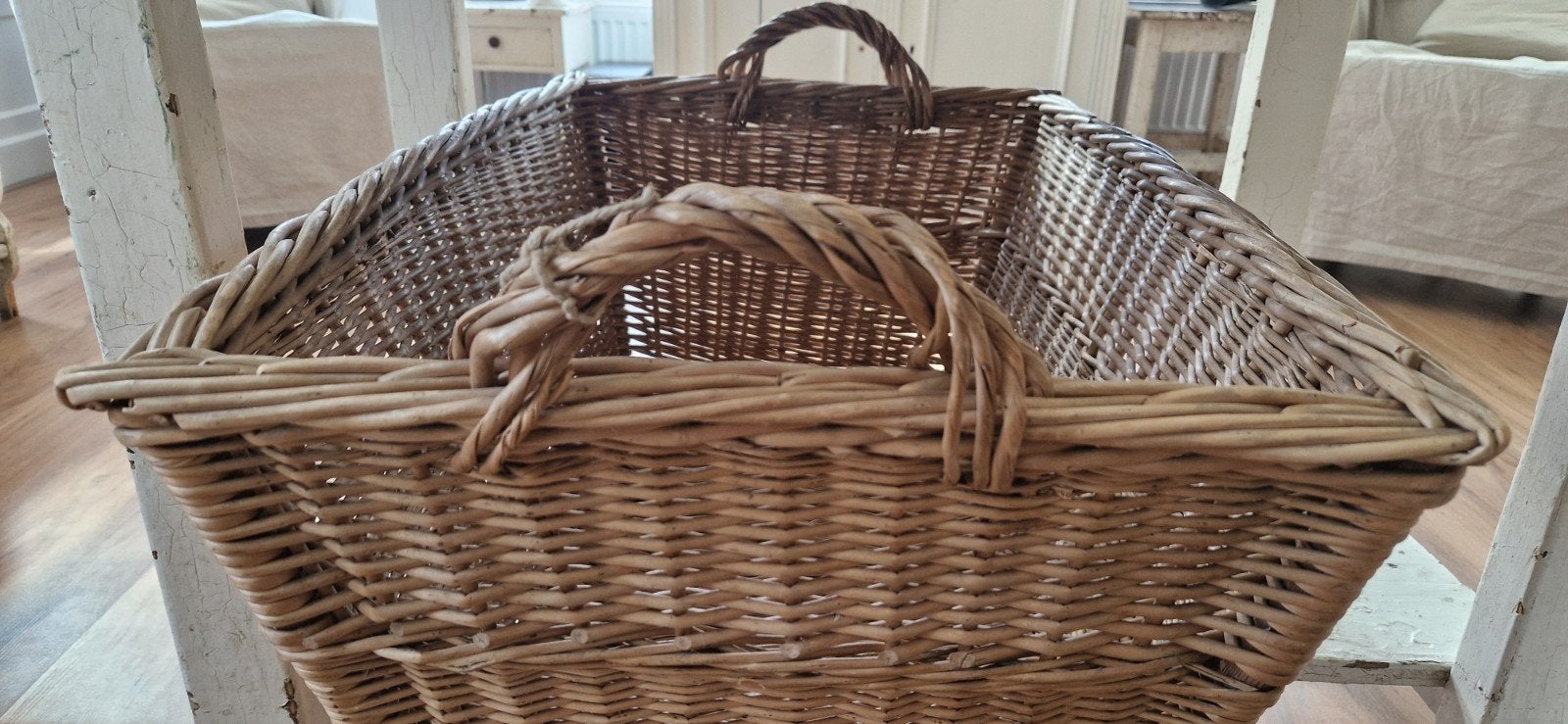 grote oude rieten wasmand~brocante mand~speelgoedmand, Ophalen of Verzenden