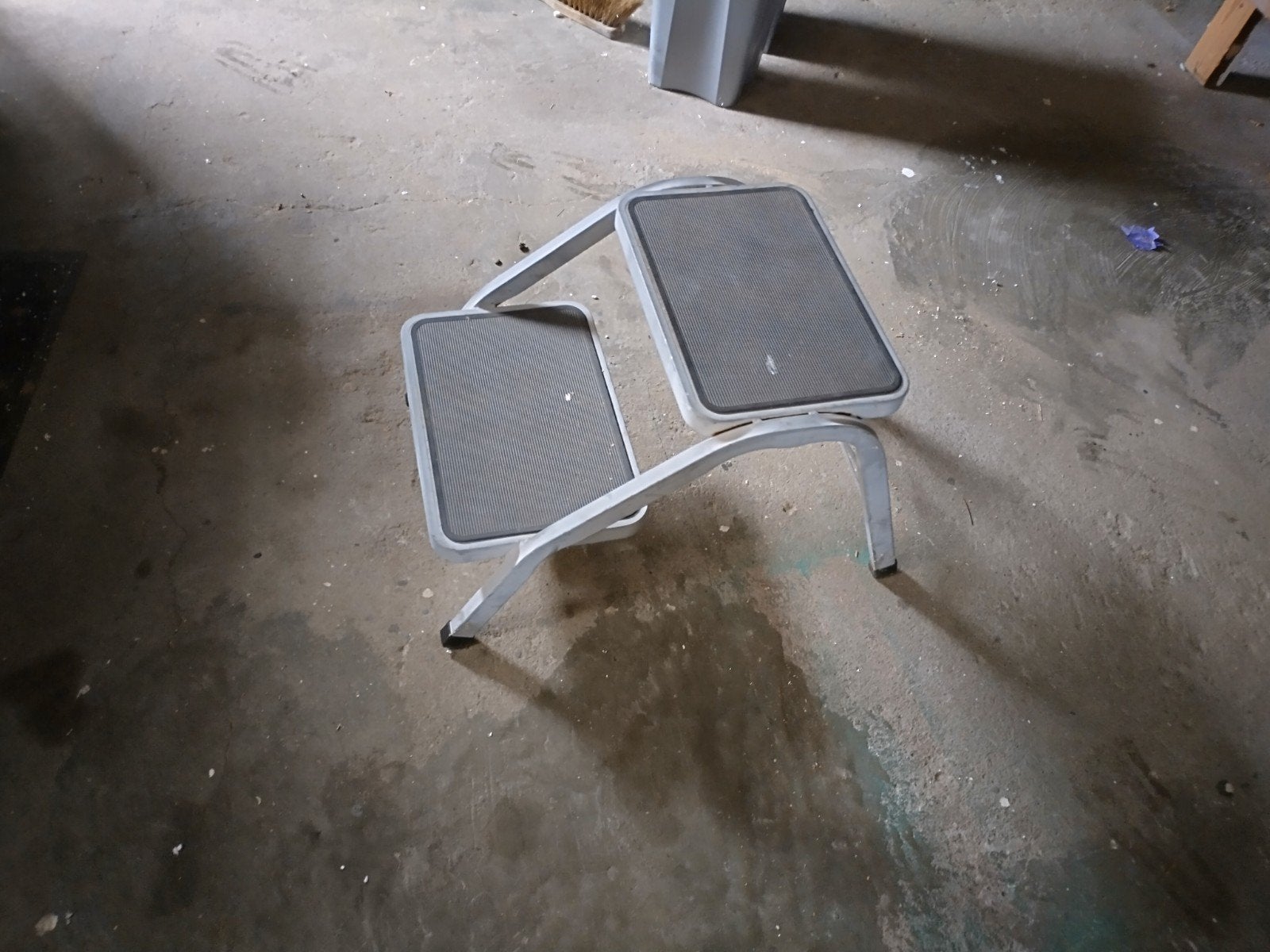 Handige  2-tredige trap, Doe-het-zelf en Verbouw, Ladders en Trappen, Ophalen, Gebruikt, Trap, Minder dan 2 meter