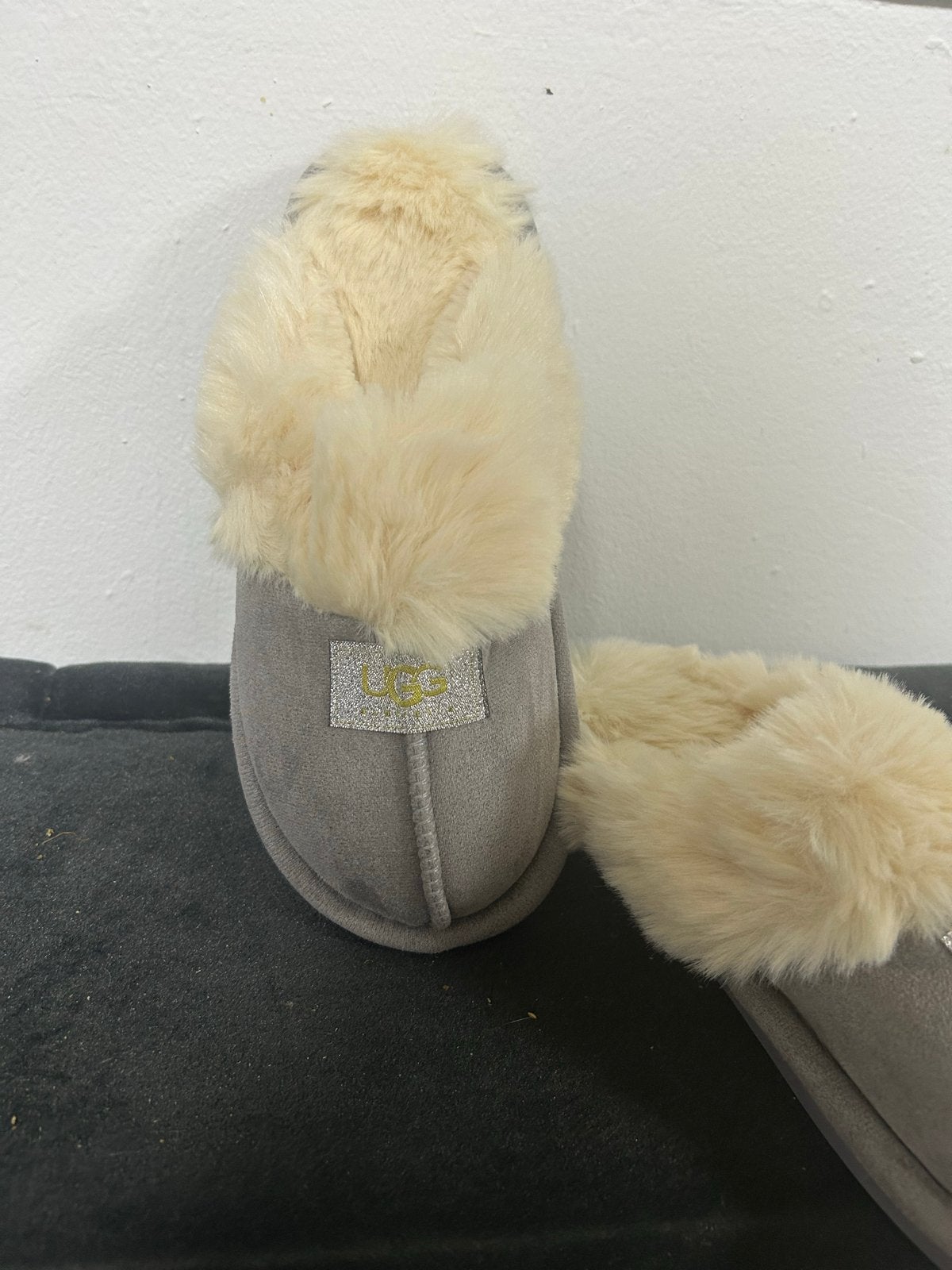 Ugg pantoffels - nieuw, Kleding | Dames, Schoenen, Ophalen of Verzenden, Zo goed als nieuw, Grijs, Pantoffels of Sloffen