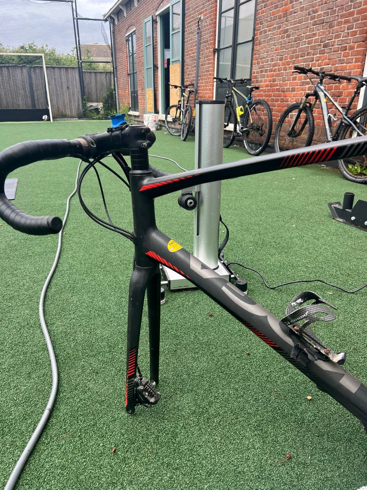 Racefiets op Tacx trainer - Ideaal voor indoor training, Ophalen, Zo goed als nieuw