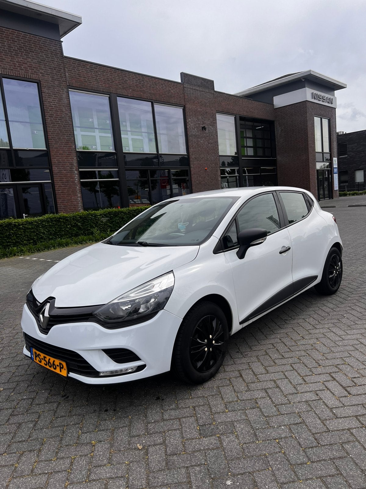 Renault Clio Energy TCe 90pk Eco2 S&S 2017 Wit, Auto's, Renault, Voorwielaandrijving, 898 cc, 1057 kg, Origineel Nederlands