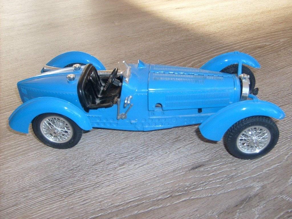 Mooie blauwe Bugatti type 59 uit 1934 schaal 1:18 uniek, Ophalen of Verzenden, Zo goed als nieuw, Auto, Bburago