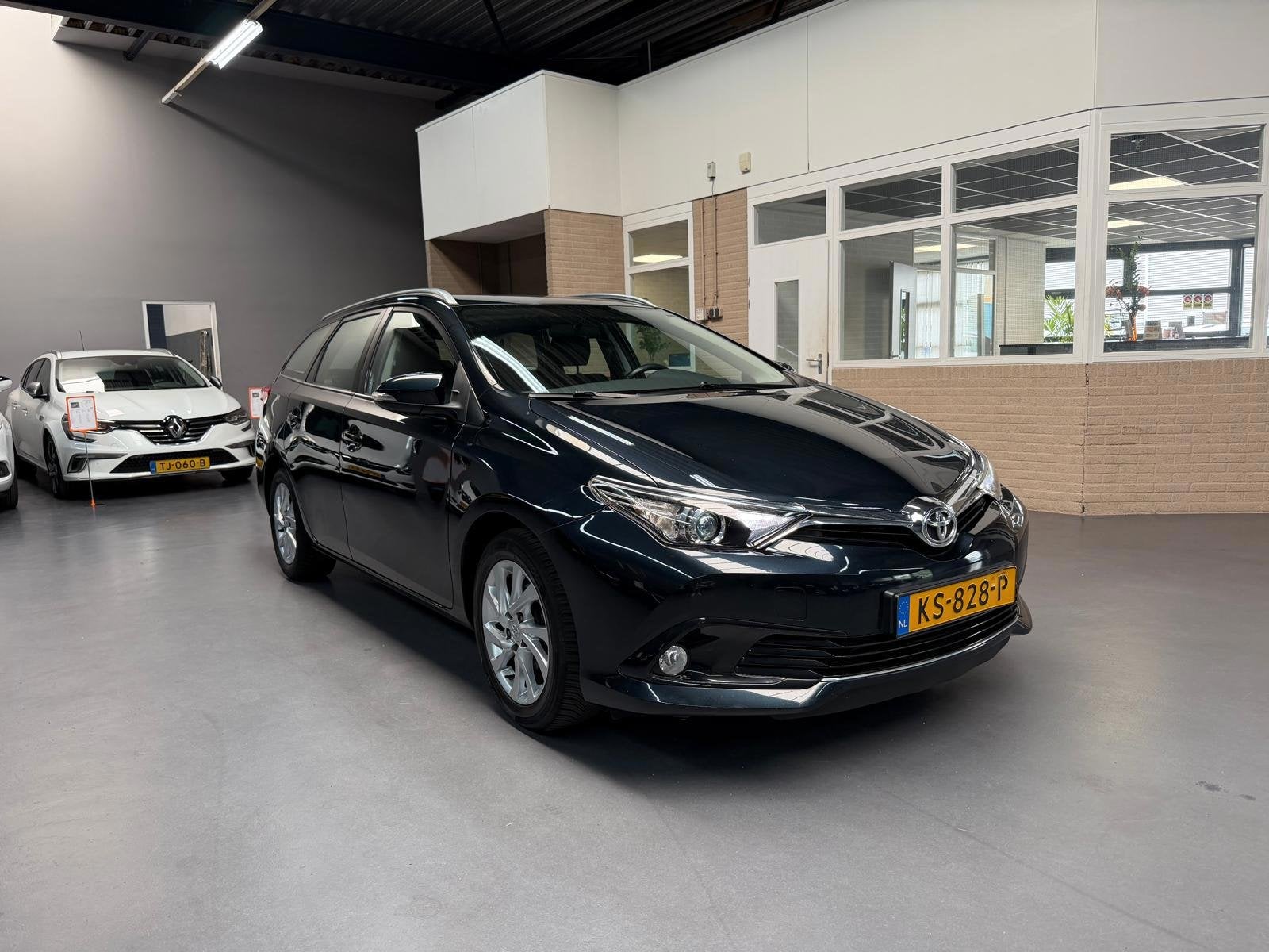 Toyota Auris Touring Sports 1.2T Aspiration Limited CAMERA C, Auto's, Toyota, 450 kg, Gebruikt, Euro 6, 4 cilinders