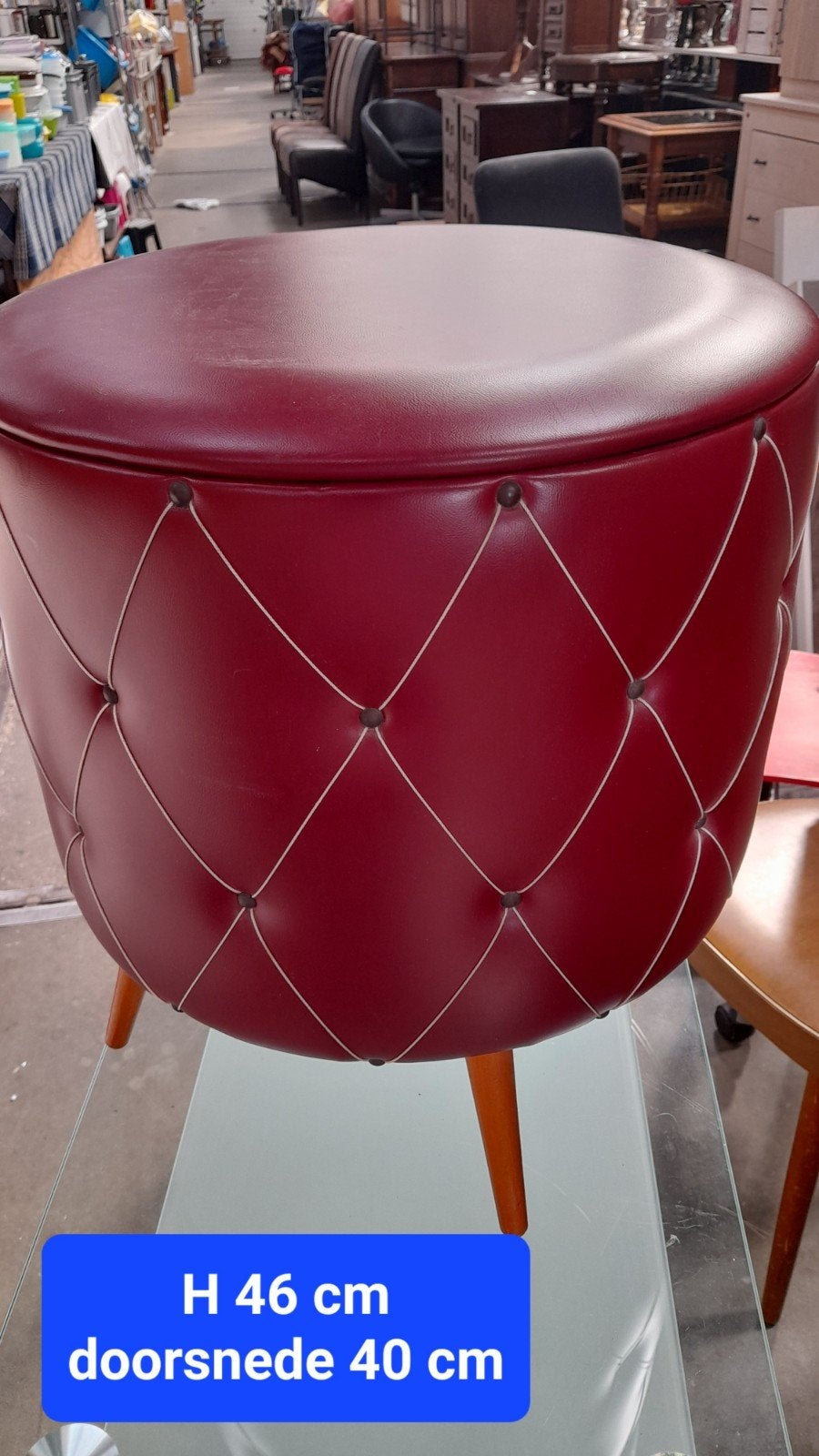 Vintage Naaibox / Poef - Rood met Houten Poten, Ophalen, Minder dan 50 cm, Gebruikt, Minder dan 50 cm