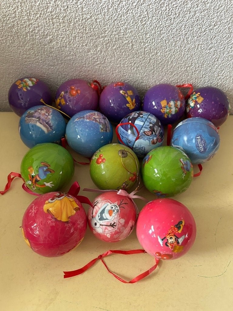 Disney kerstballen 15 stuks papier-maché en blik, Gebruikt, Help@disneyplus.nl, Overige typen, Overige figuren