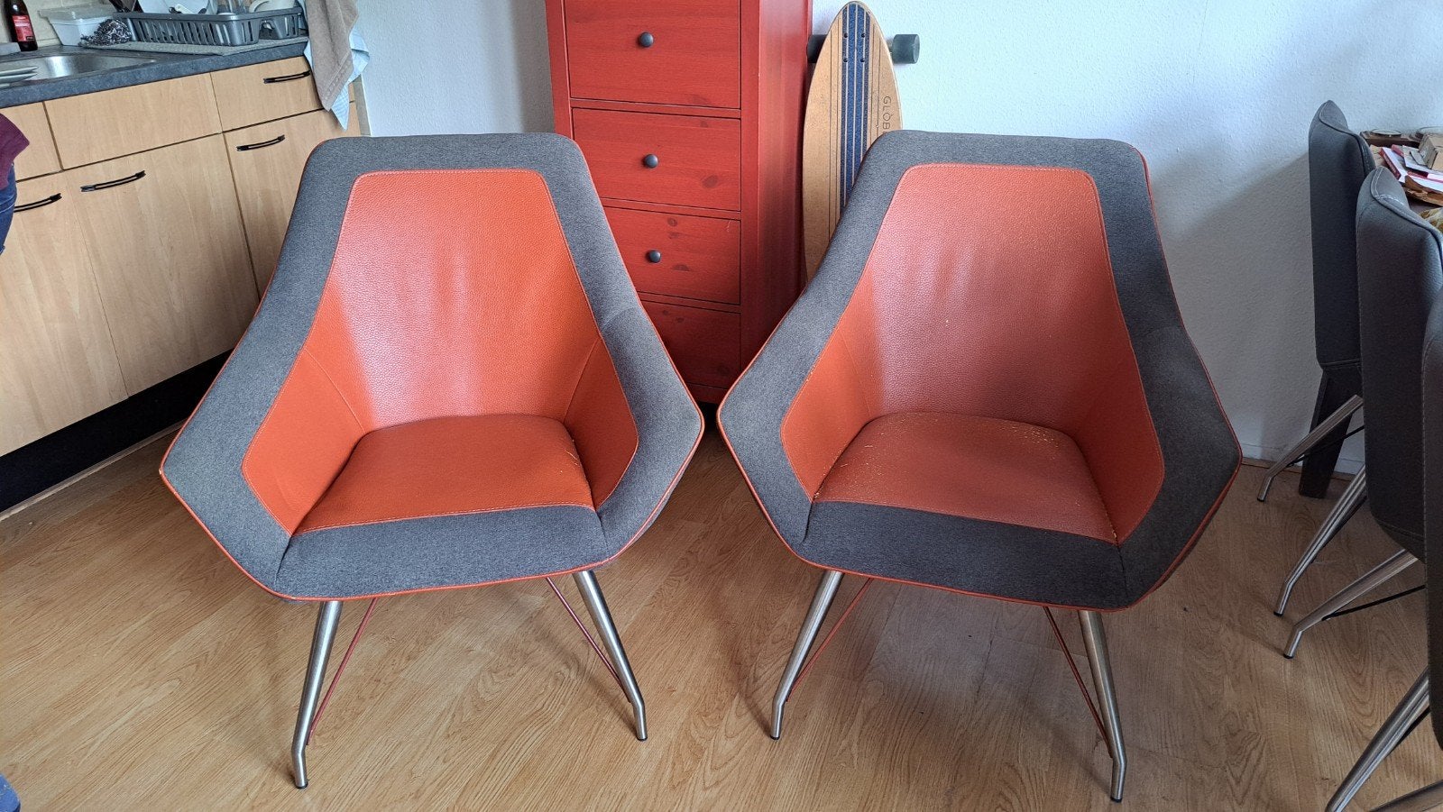 2 moderne fauteuils oranje grijs, Ophalen, Gebruikt, Twee, Leer