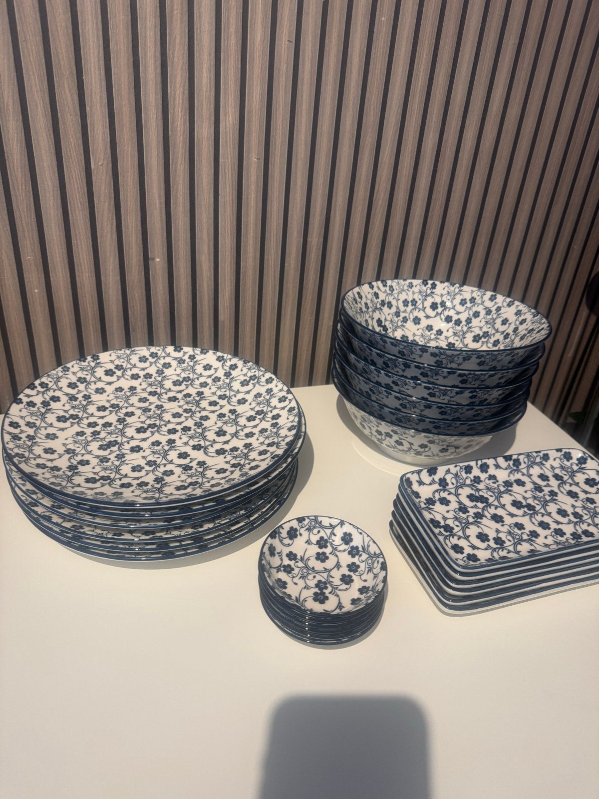 Prachtig servies met blauw bloemmotief - 30-delig, Ophalen, Overige merken, Keramiek, Nieuw