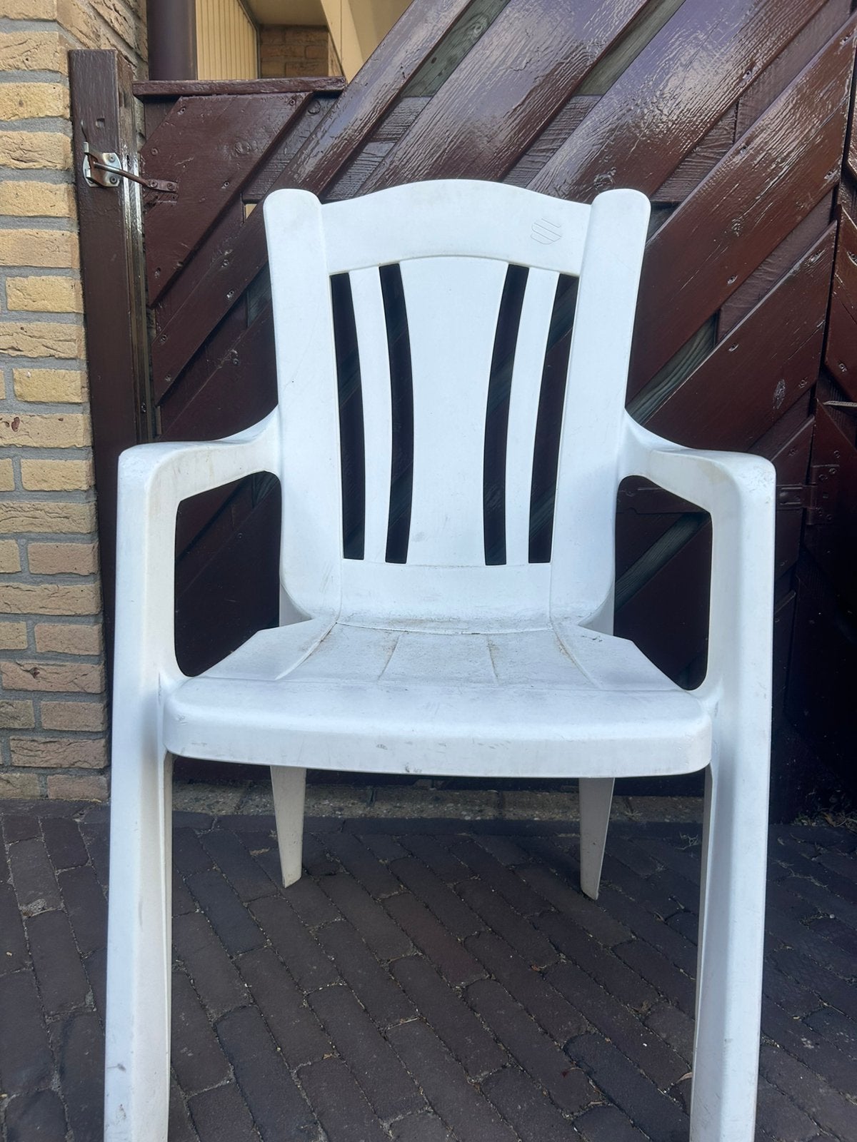 2 witte kuipstoelen kunstof, Ophalen, Gebruikt, Kunststof