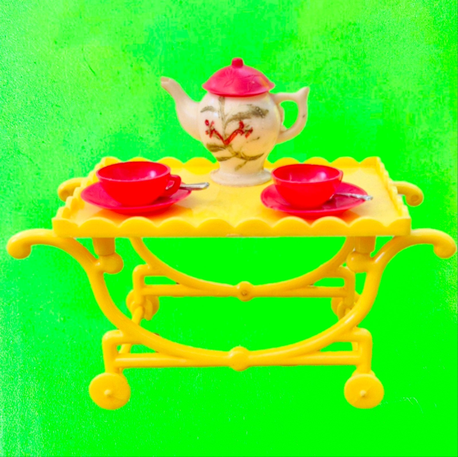 Vintage poppenhuis theewagen trolley geel +servies 50s 60s, Verzamelen, Ophalen of Verzenden, Zo goed als nieuw, Gebruiksvoorwerp