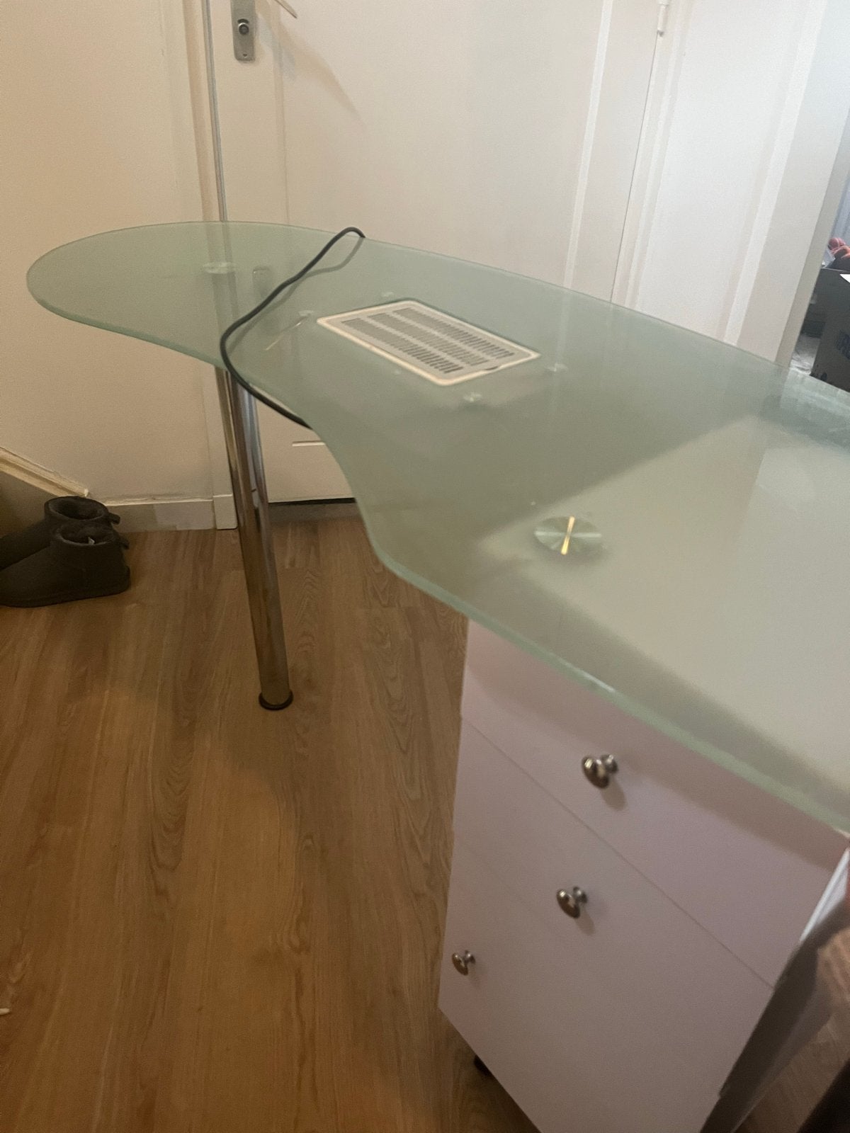 Manicure tafel met afzuiging en lades, Ophalen, Gebruikt, 100 tot 150 cm, Glas