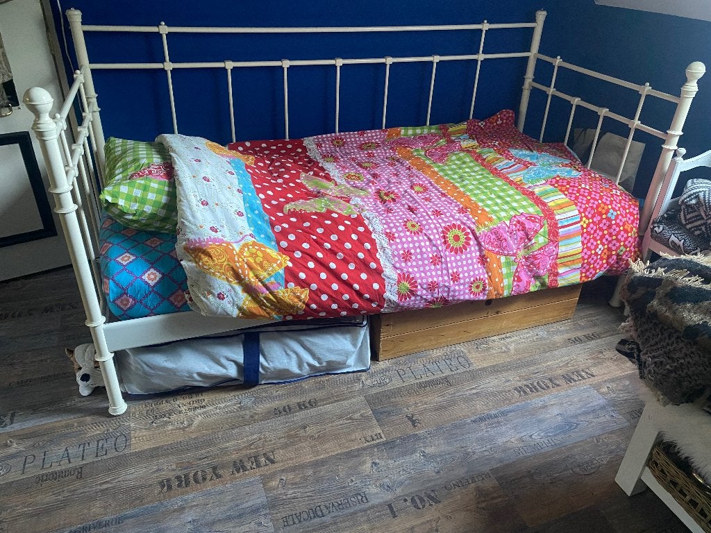 keurig metalen  wit kinderbed, Ophalen, 85 tot 100 cm, Zo goed als nieuw, Lattenbodem