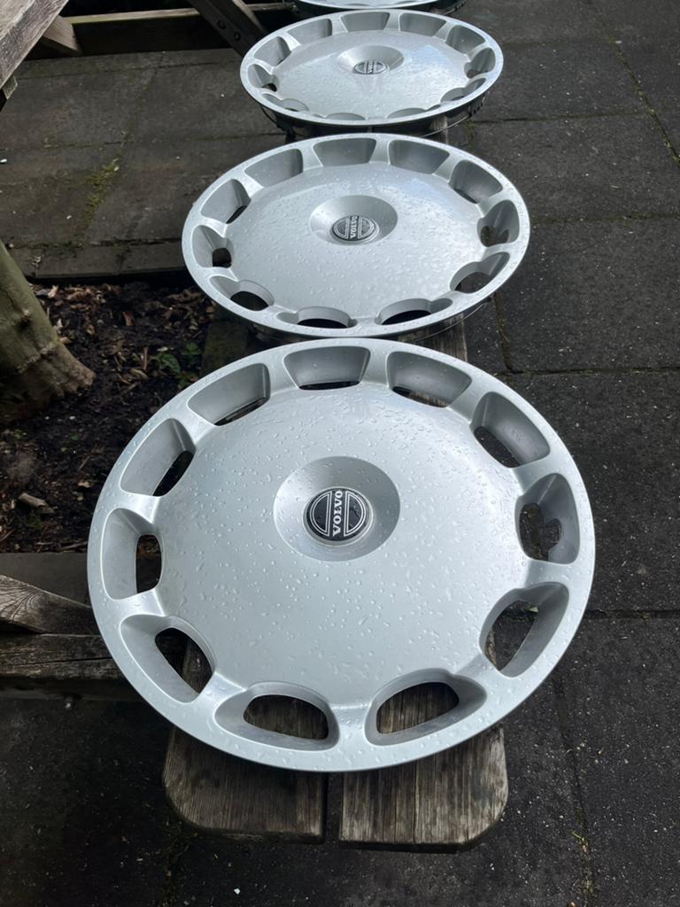 Originele Volvo wieldoppen 16 inch., Ophalen of Verzenden, Zo goed als nieuw