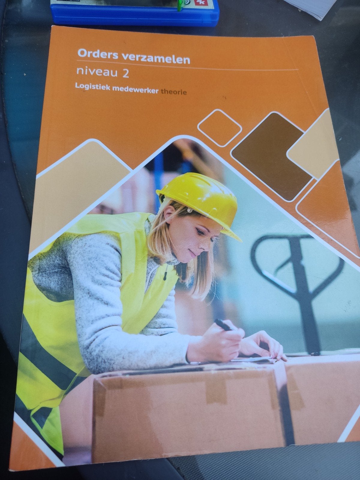 Orders verzamelen niveau 2 Logistiek medewerker theorie, Boeken, Ophalen, Zo goed als nieuw, MBO, EduHintOVD