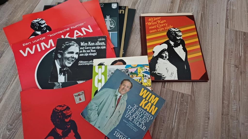 Wim Kan Verzameling LP's & Boek, Cd's en Dvd's, Vinyl | Nederlandstalig, Zo goed als nieuw, Inclusief boekje, Originele persing