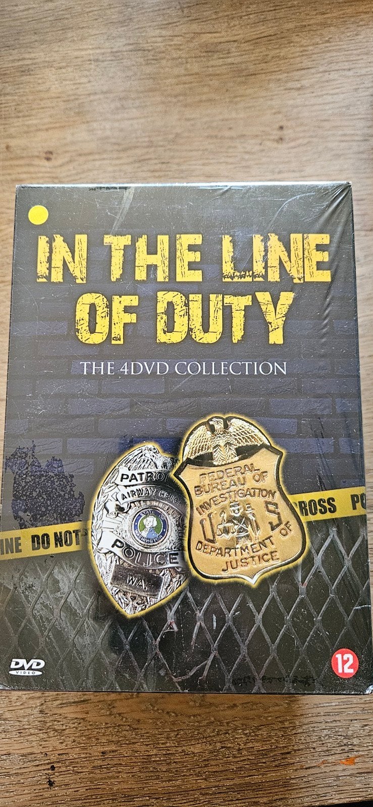 In the Line of Duty - The 4 DVD Collection (Nieuw), Engels, Nederlands, Ophalen of Verzenden, Nieuw in verpakking