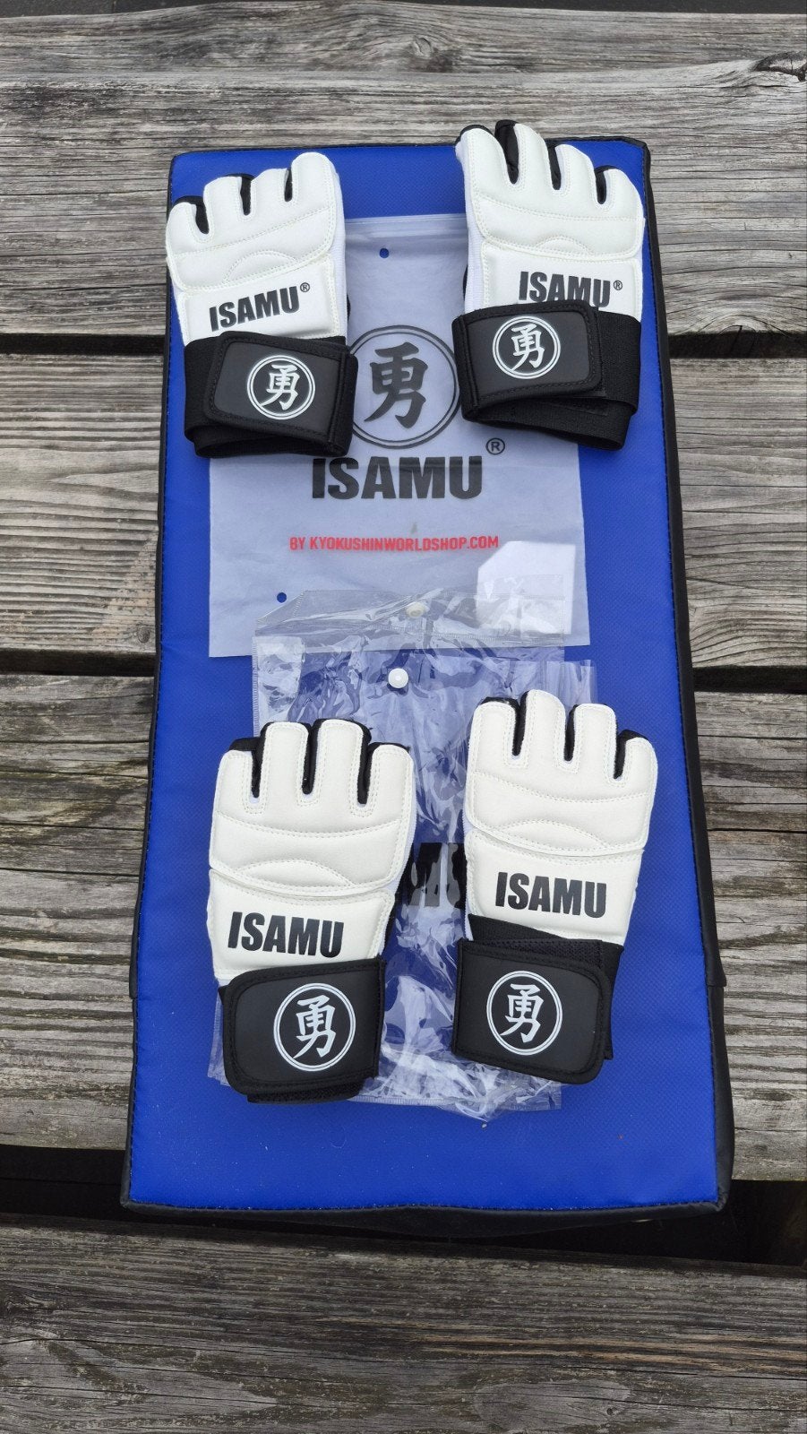 Isamu vechtsport handschoenen en trapkussen, Sport en Fitness, Ophalen, Gebruikt, Overige, Vechtsportmateriaal