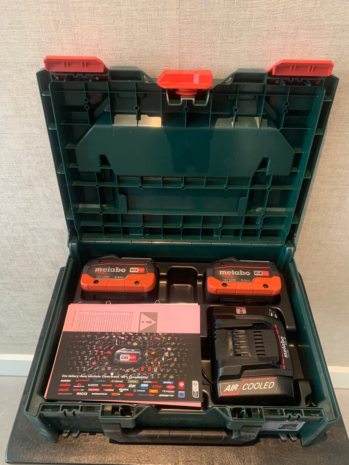 NIEUWE Metabo 18V LiHD Basic-Set 2x 5.5Ah Accu + ASC 145, Nieuw, Ophalen of Verzenden, Metabo, Variabele snelheid