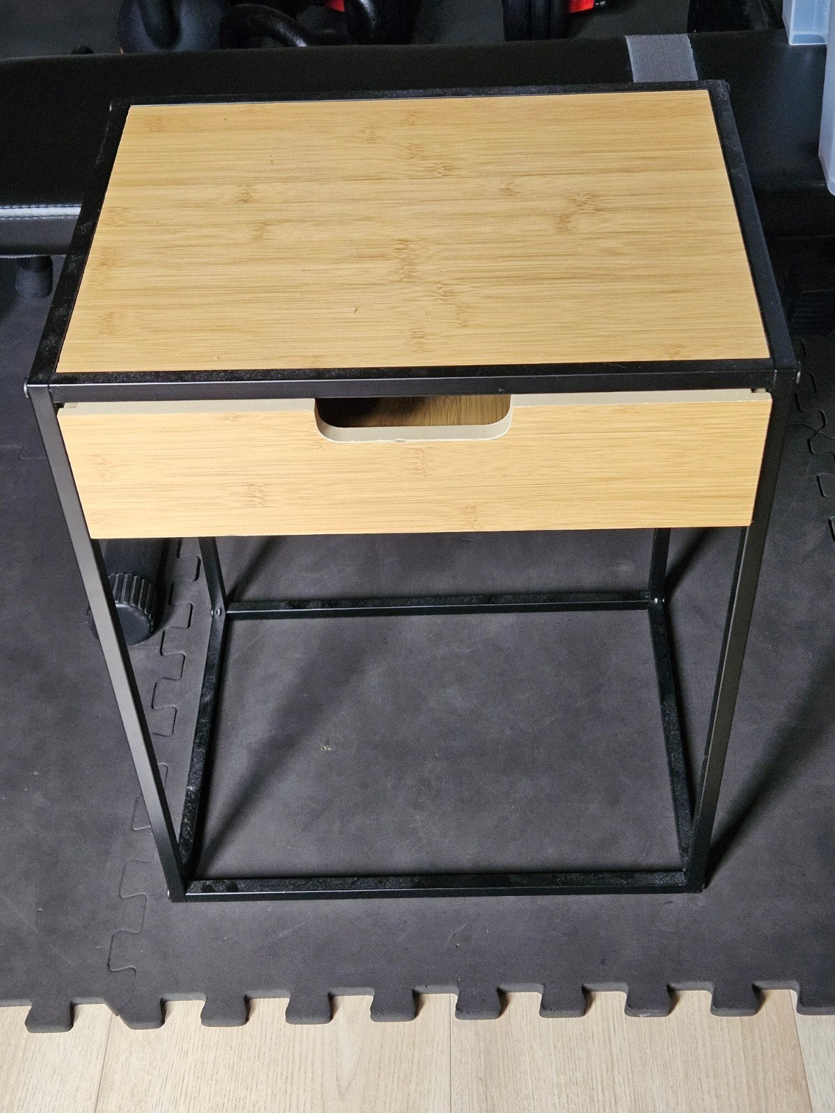Bijzettafeltje/Nachtkastje met lade, Huis en Inrichting, Slaapkamer | Nachtkastjes, Ophalen, Zo goed als nieuw, Minder dan 45 cm
