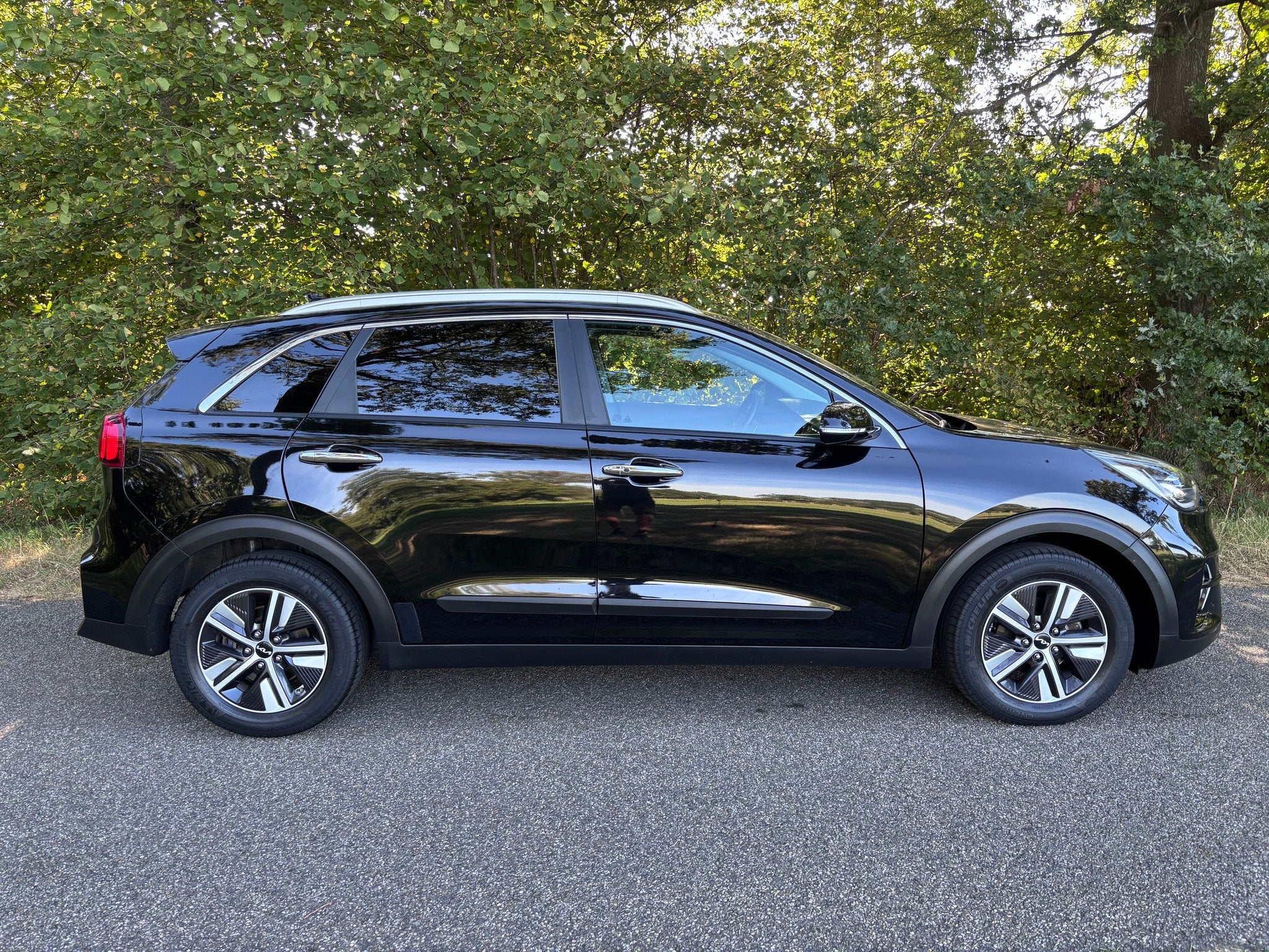 Kia Niro 1.6 GDI Hybrid DynamicPlusLine 2022 Leer, Stoelverw, Auto's, Automaat, Gebruikt, Zwart, 1390 kg