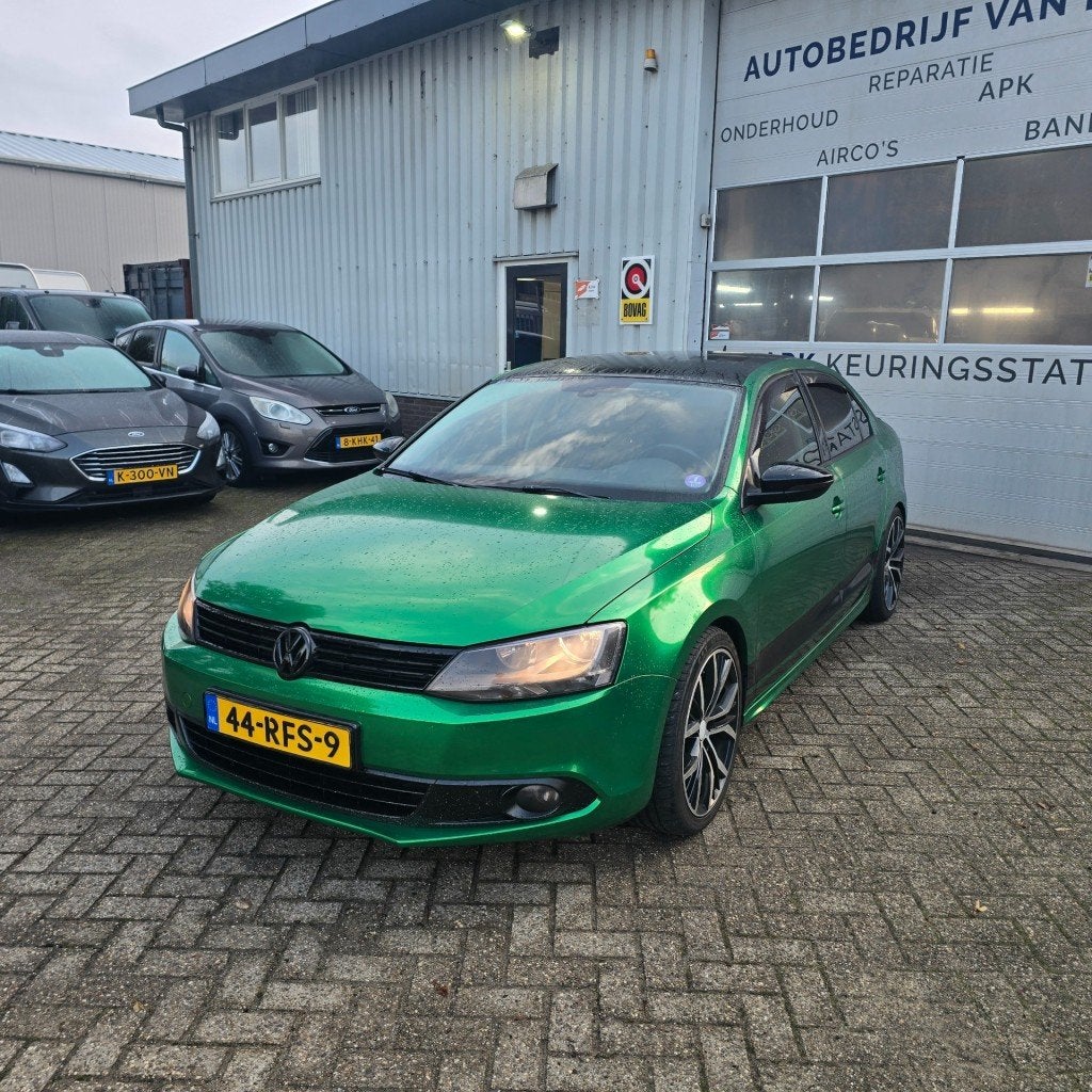 Volkswagen JETTA 1.2 TSI Sedan  in de wrap kleur race metall, Auto's, Euro 5, Gebruikt, 4 cilinders, Handgeschakeld