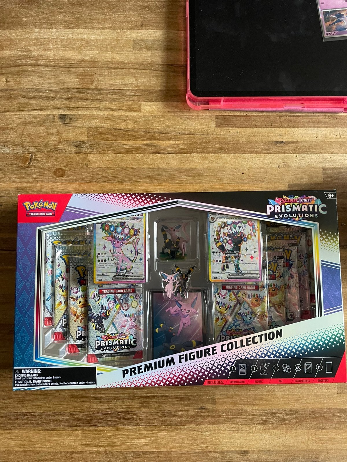 Prismatic evolutions premium figure collection, Ophalen of Verzenden, Nieuw, Boosterbox