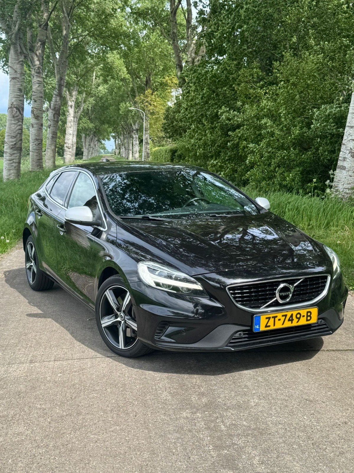 Volvo V40 T3 R-design, Euro 5, 1498 cc, Zwart, 4 cilinders