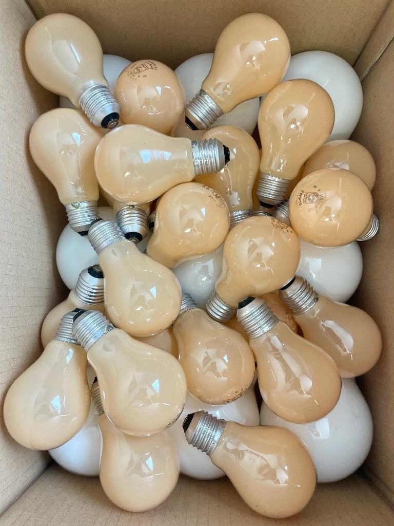 Philips gloeilampen E27 gekleurd ook Globe 36 vr 50,= getest, Gloeilamp, Overige lichtkleuren, E27 (groot), Zo goed als nieuw