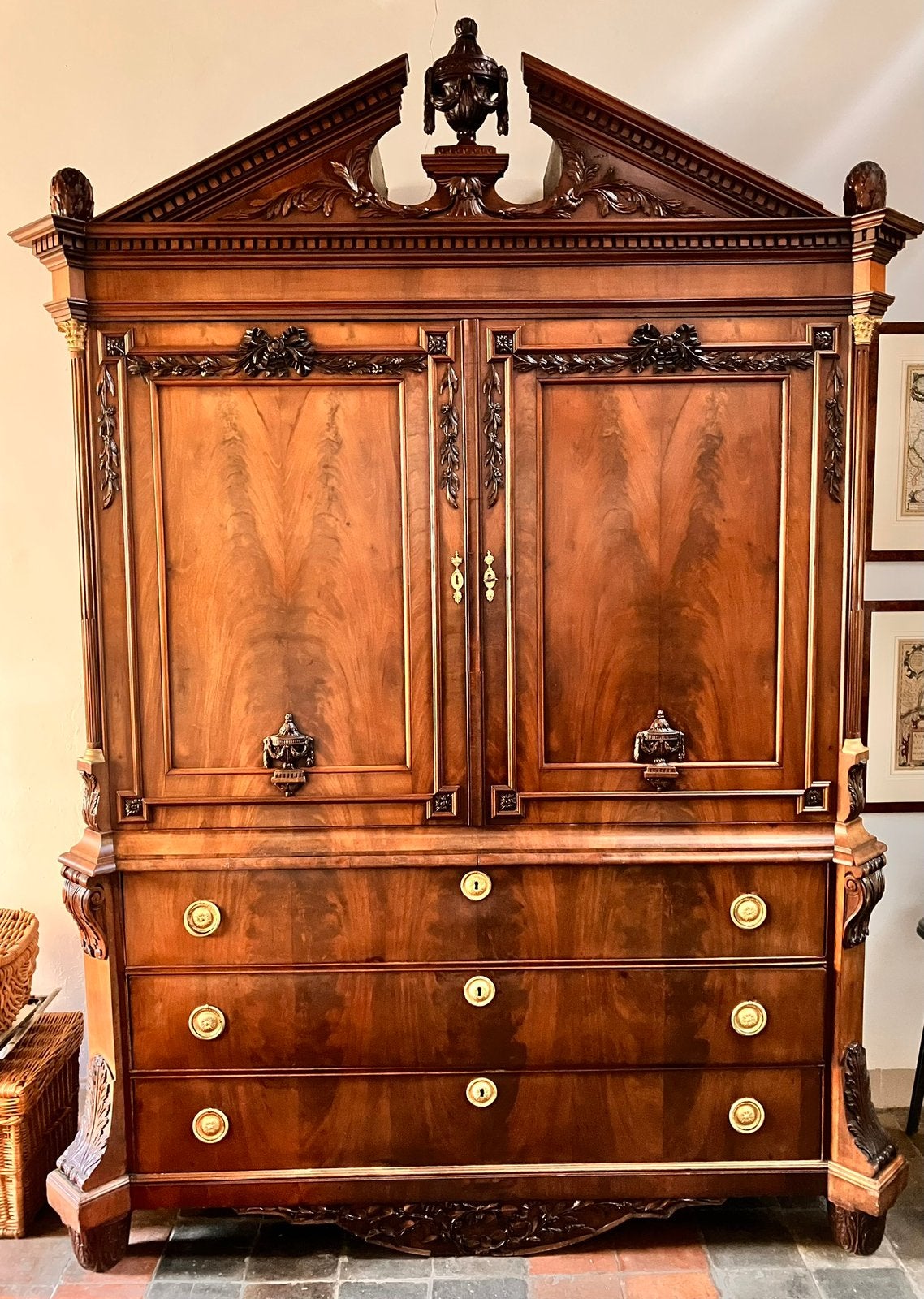 Mahoniehouten kabinet eind 18e eeuw, Ophalen