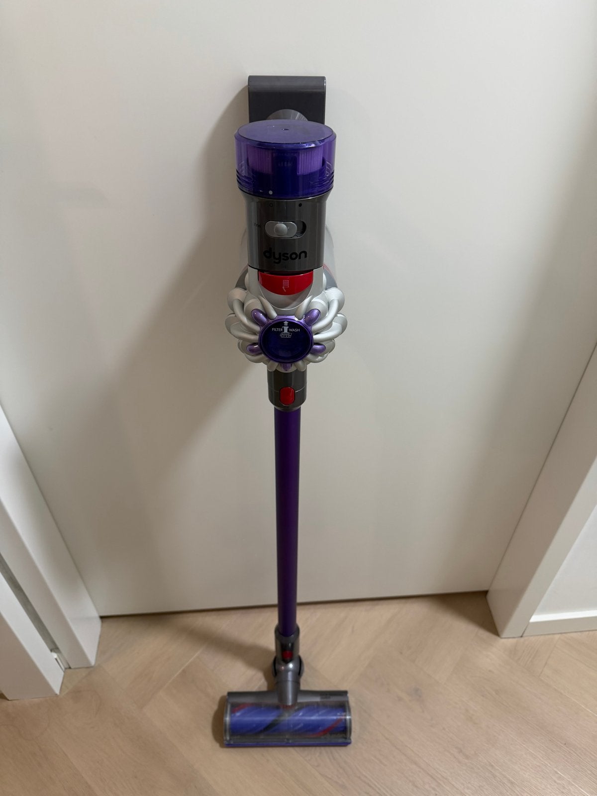 Dyson V8 Steelstofzuiger - Zo goed als nieuw, Draadloos, Ophalen of Verzenden, Zo goed als nieuw, Dyson