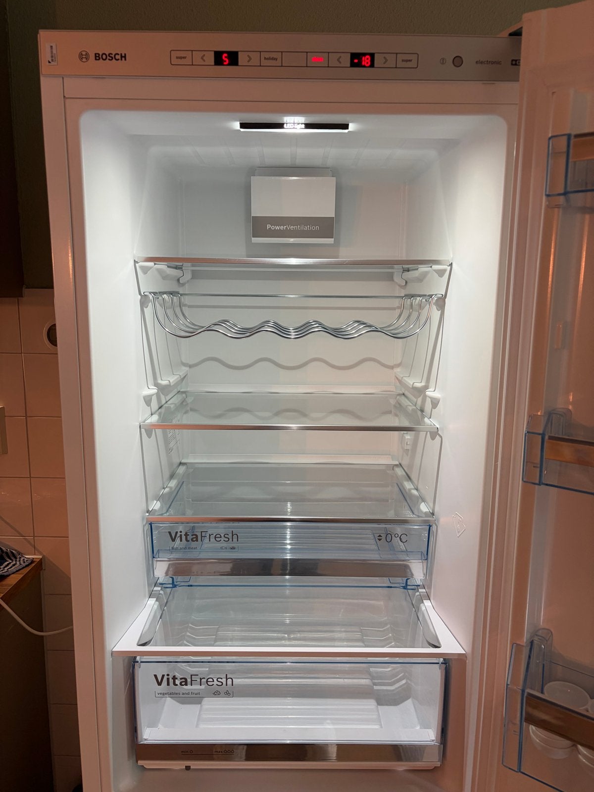 Nette Bosch KGE36AWCA koel-vriescombinatie VitaFresh, Witgoed en Apparatuur, Koelkasten en IJskasten, Ophalen, 200 liter of meer