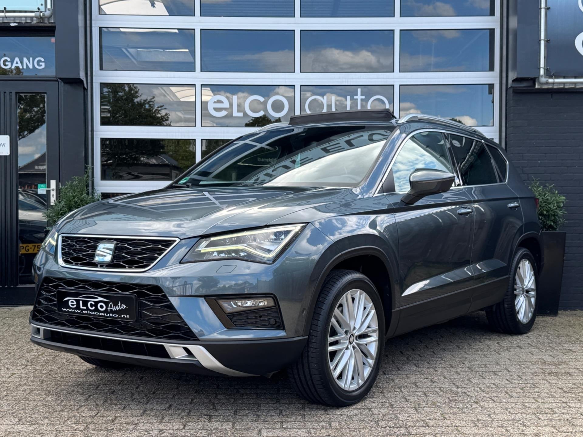 SEAT Ateca 1.5 TSI 4DRIVE Xcellence Business/ Pano / Trekhaa, Auto's, Seat, Automaat, Dealer onderhouden, 15 km/l, Zwart