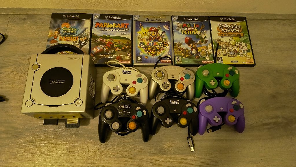Te koop GameCube met games en controllers, Avontuur en Actie, Gebruikt, Ophalen of Verzenden, 3 spelers of meer