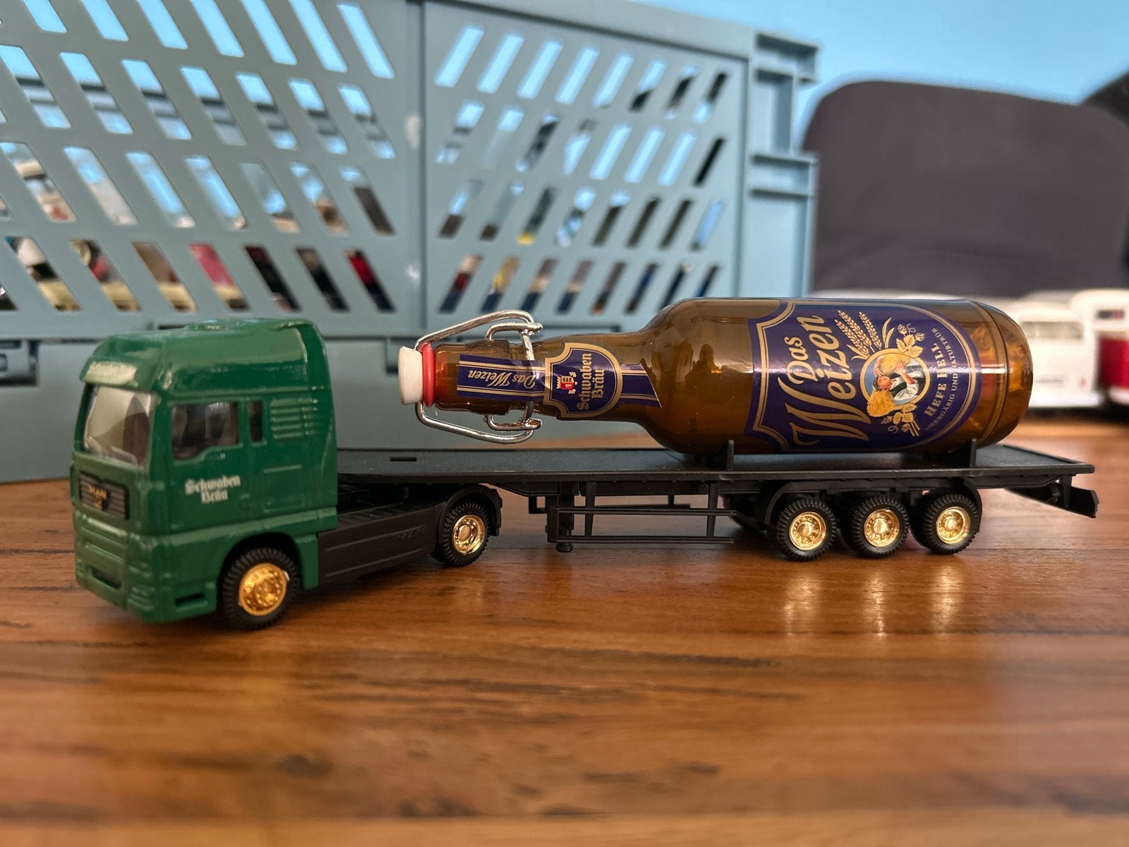 MAN Schwaben Bräu vrachtwagen met bierfles oplegger, Overige merken, 1:50 of kleiner, Ophalen of Verzenden, Zo goed als nieuw