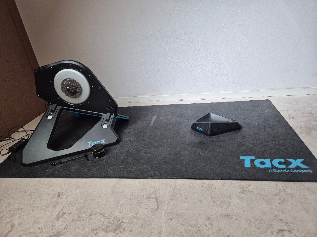 Tacx NEO 2 Smart Trainer met mat en voorwielsteun, Ophalen, Zo goed als nieuw, Overige typen