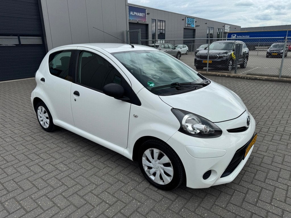 Toyota Aygo 1.0 VVT-i Now, Voorwielaandrijving, Gebruikt, 4 stoelen, Origineel Nederlands
