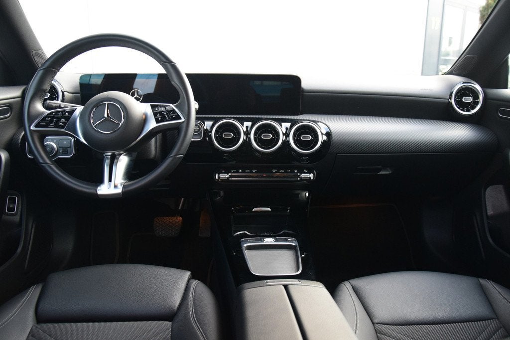 Mercedes-Benz CLA-Klasse Shooting Brake 250 e Star Edition L, Auto's, Mercedes-Benz, CLA, Gebruikt, 15 kWh, Leder en Stof