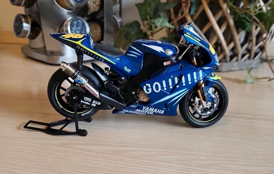 Valentino Rossi Yamaha YZR M-1 2004 1:12, Barcelone, Serviceclientele@altaya.be, Nieuw, Ophalen of Verzenden