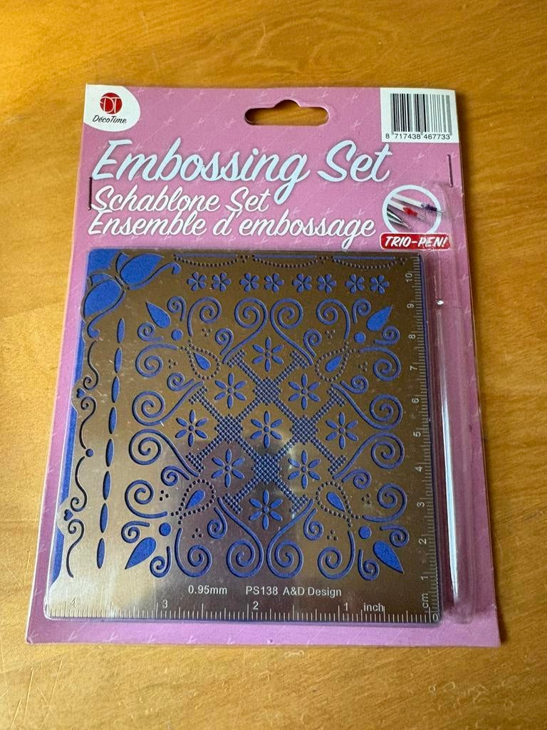 Embossing set / borduren met prikmat, Hobby en Vrije tijd, Ophalen of Verzenden, Zo goed als nieuw, Overige thema's, Pons of Mal