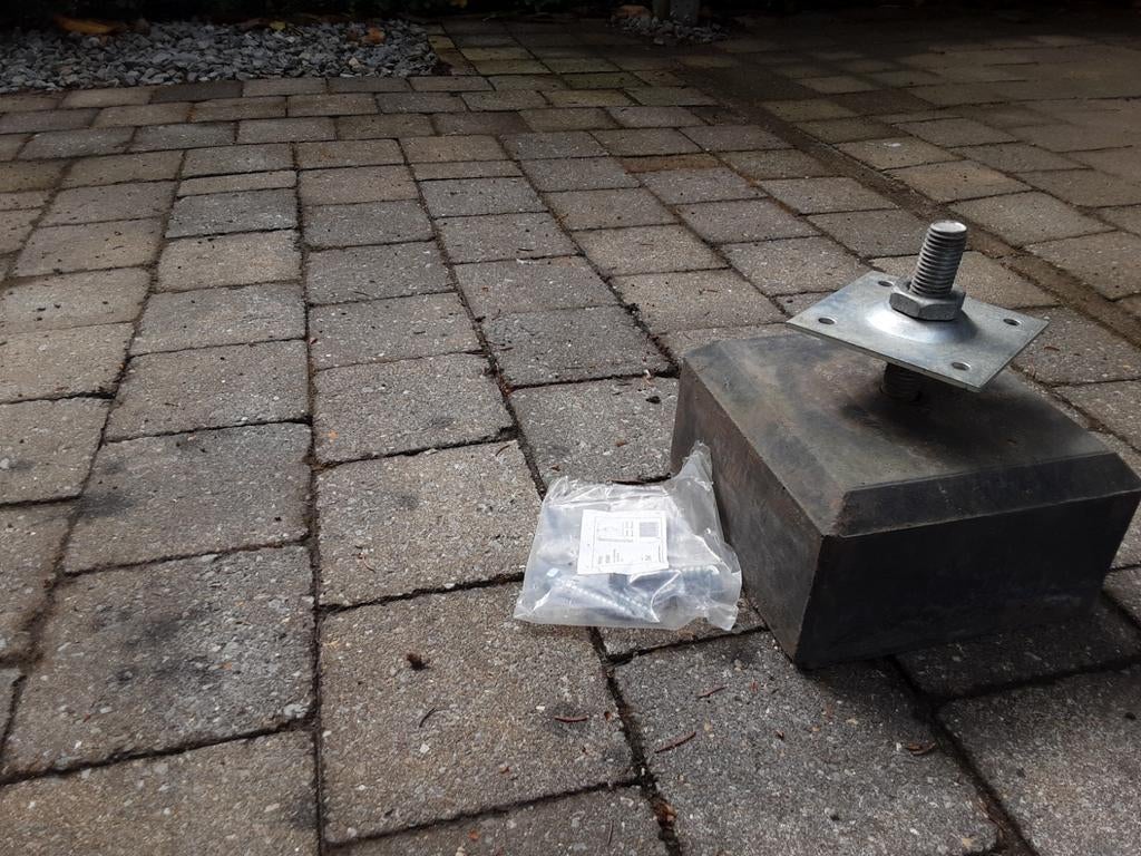 Verstelbare paalhouder op betonvoet, Tuin en Terras, Ophalen, Zo goed als nieuw, Minder dan 180 cm, Overige typen