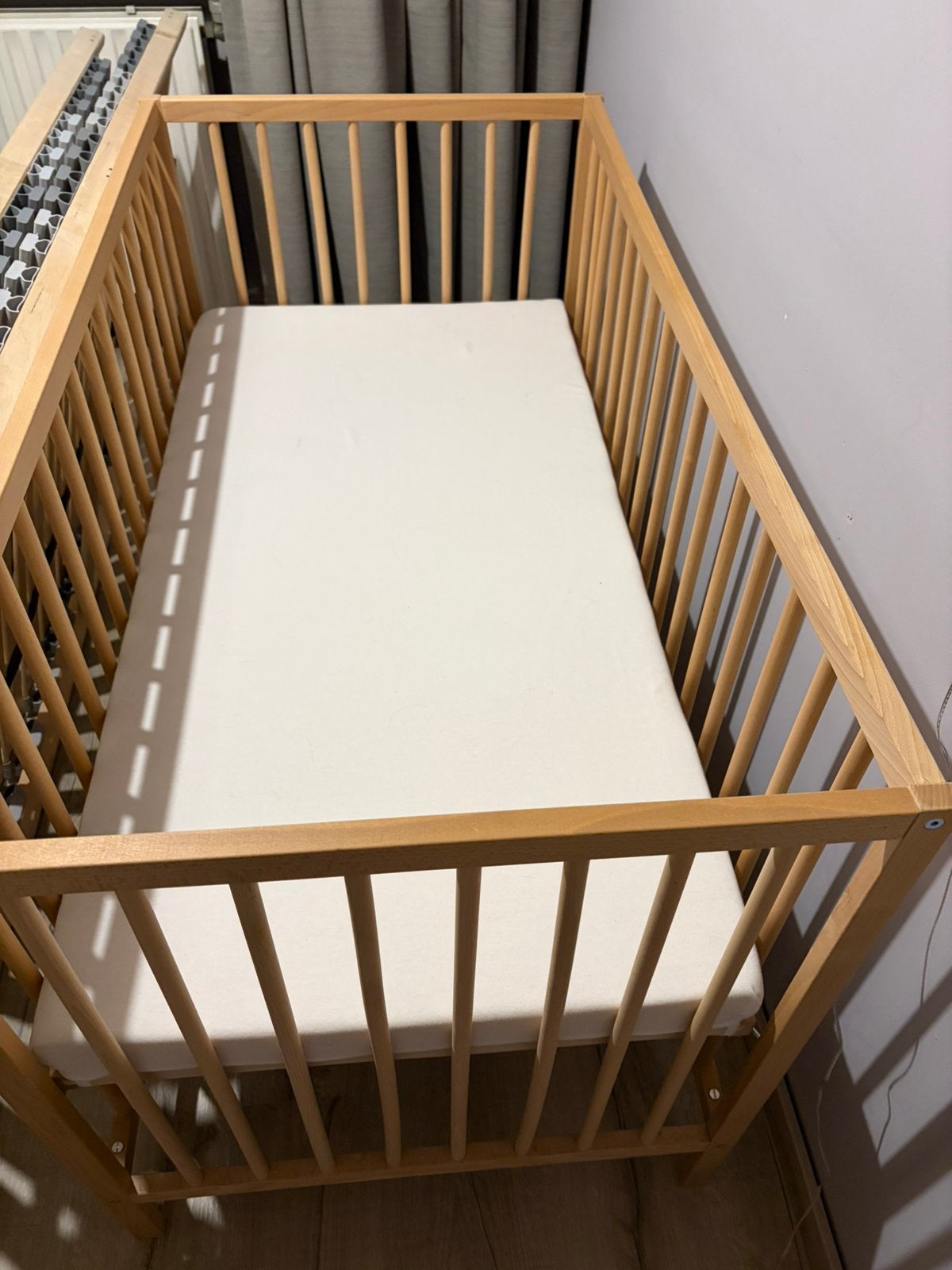 Ikea ledikant incl matras, Kinderen en Baby's, Babywiegjes en Ledikanten, Ophalen, Zo goed als nieuw, Ledikant