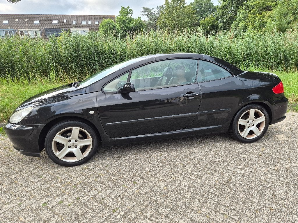 Peugeot 307 2.0 16V CC 2004 Zwart Cabrio Leder, Auto's, Peugeot, Voorwielaandrijving, 4 cilinders, Cabriolet, 4 stoelen