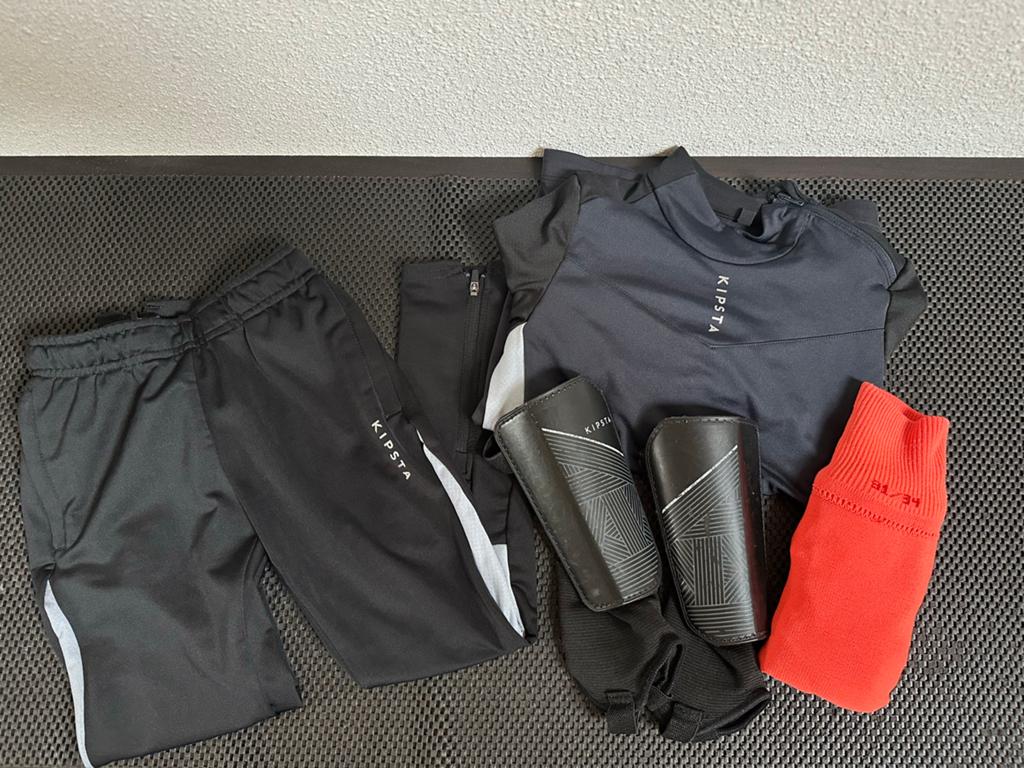 Voetbalset Kids: Broek, Shirt, Scheenbeschermers, Sokken, Sport en Fitness, Voetbal, Maat XS of kleiner, Ophalen of Verzenden