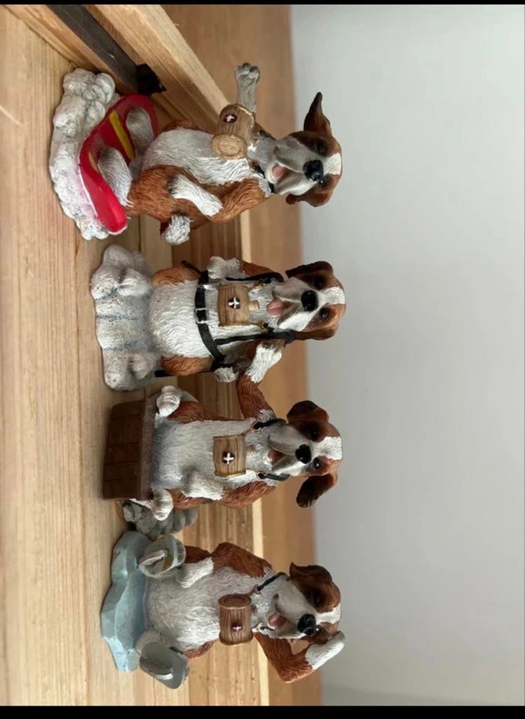 Set van 4 Sint Bernard beeldjes met originele prijskaartjes, Ophalen of Verzenden, Nieuw, Dier