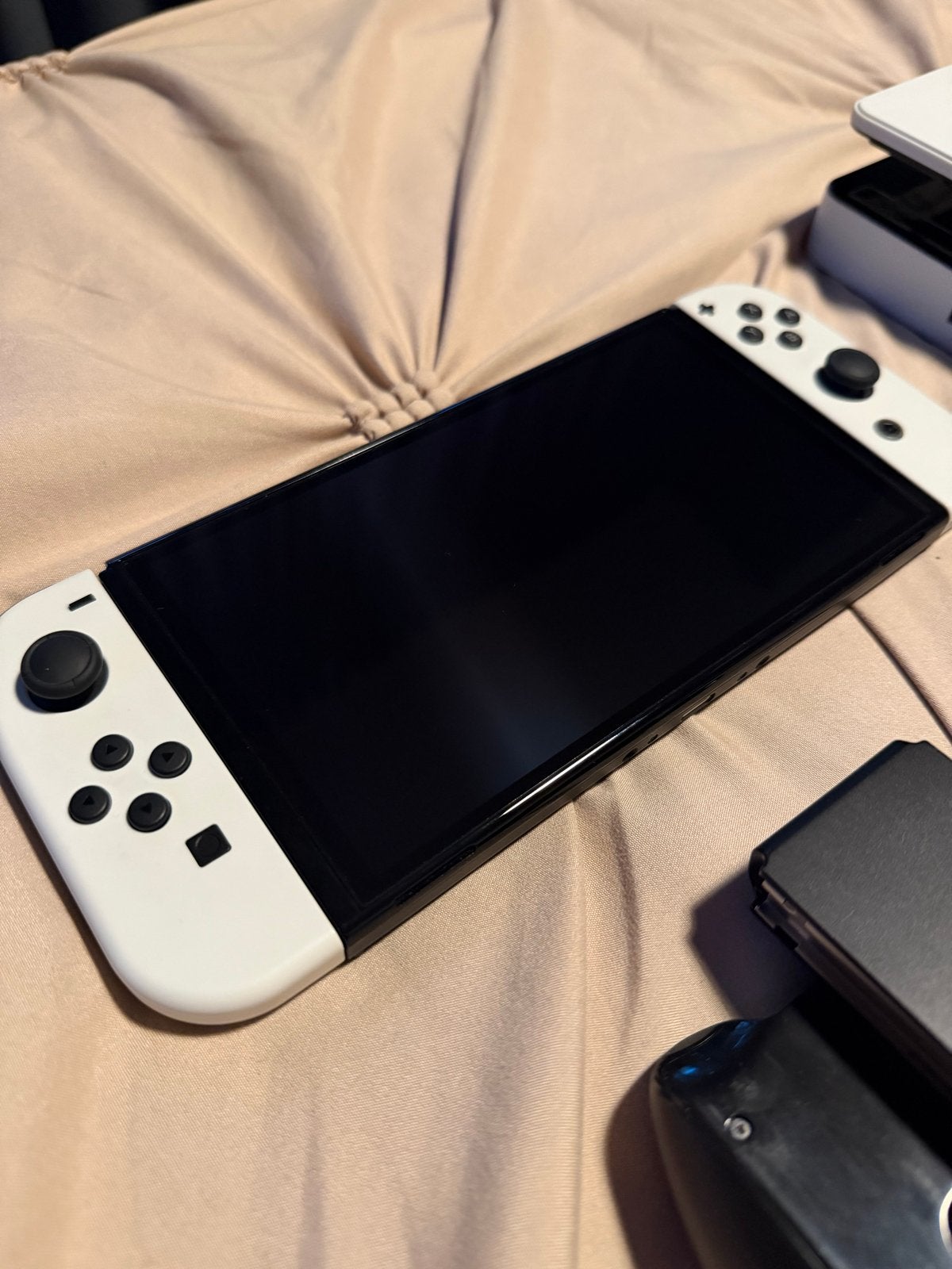 Nintendo Switch OLED Wit met accessoires en opladers, Spelcomputers en Games, Spelcomputers | Nintendo Switch, Switch OLED, Met games
