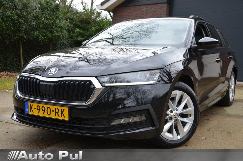 Skoda Octavia Combi 1.0 e-TSI Business Edition Automaat/Navi, Auto's, Skoda, Stof, Gebruikt, Zwart, 19 km/l