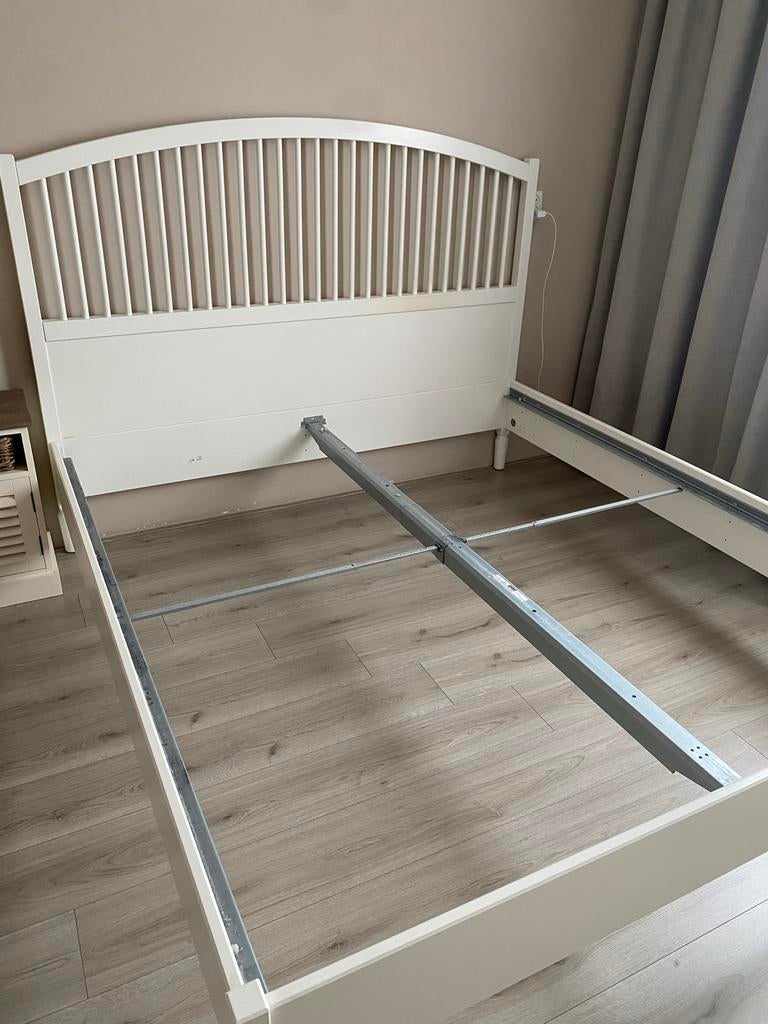 Tweepersoonsbed met lattenbodem en nachtkastjes, Ophalen, Gebruikt, Tweepersoons, Bedbodem
