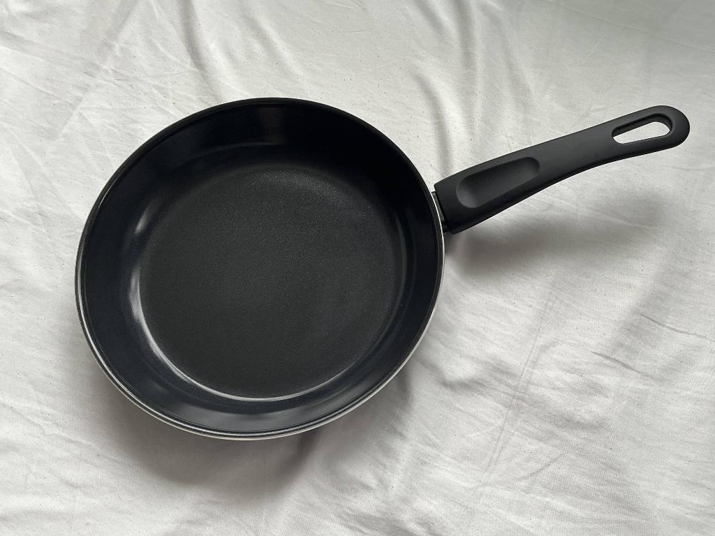 IKEA TAGGHAJ Koekenpan, 24 cm, Aluminium, Ophalen of Verzenden, Zo goed als nieuw, Keramische plaat
