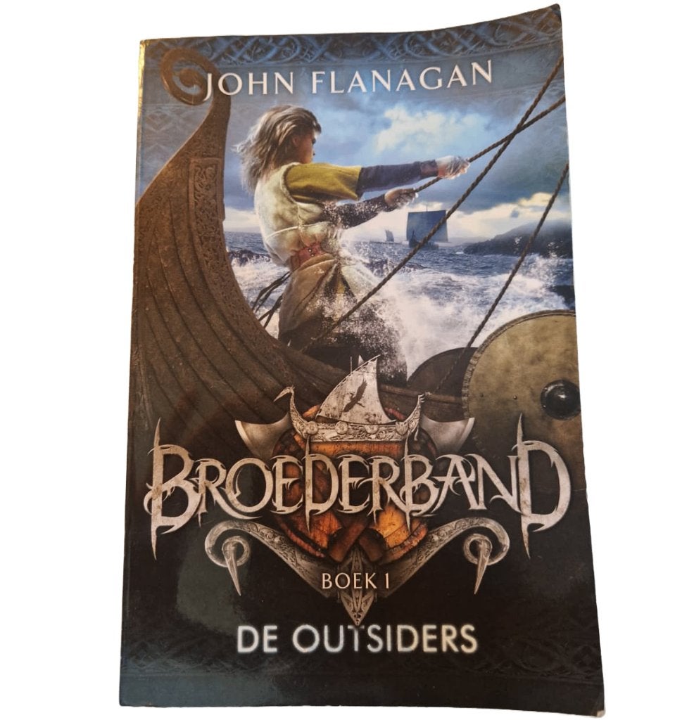 Broederband Boek 1: De Outsiders - John Flanagan, Ophalen of Verzenden, Gelezen, John Flanagan